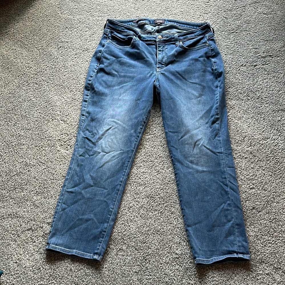Medium wash stretch jeans